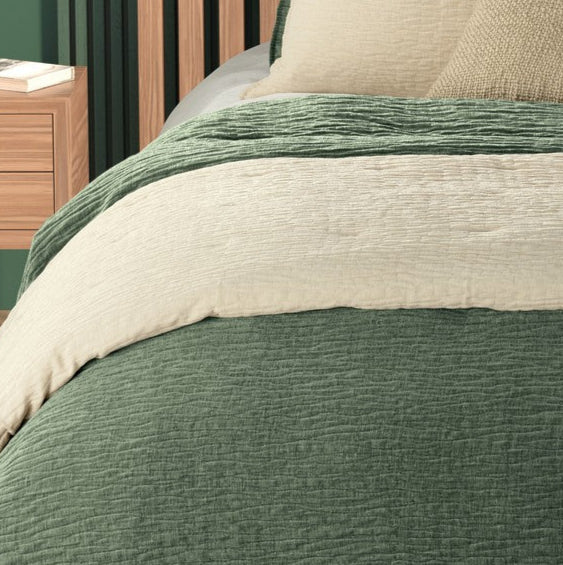 Barbara Solid green textured quilt