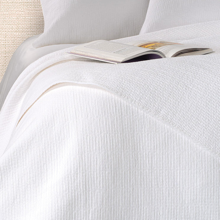 Contemporain white stitched quilt