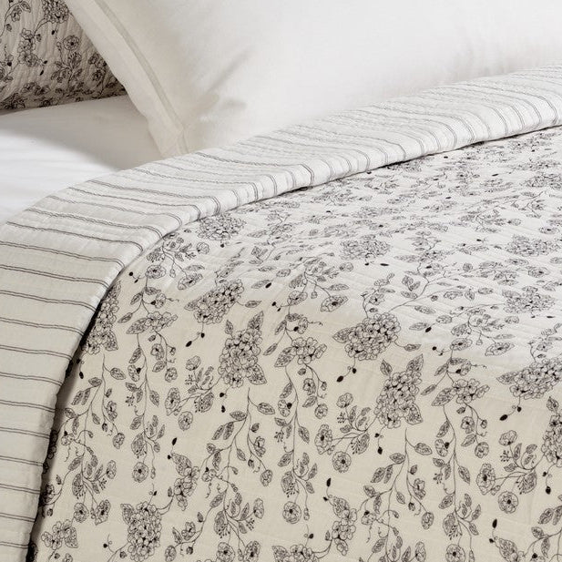 Chocolate brown floral quilt Campagne