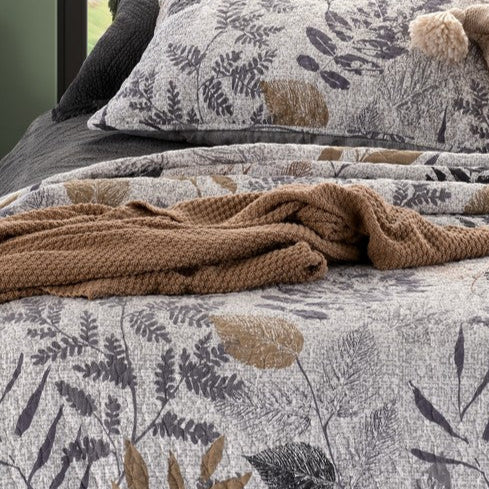 Lena foliage printed quilt