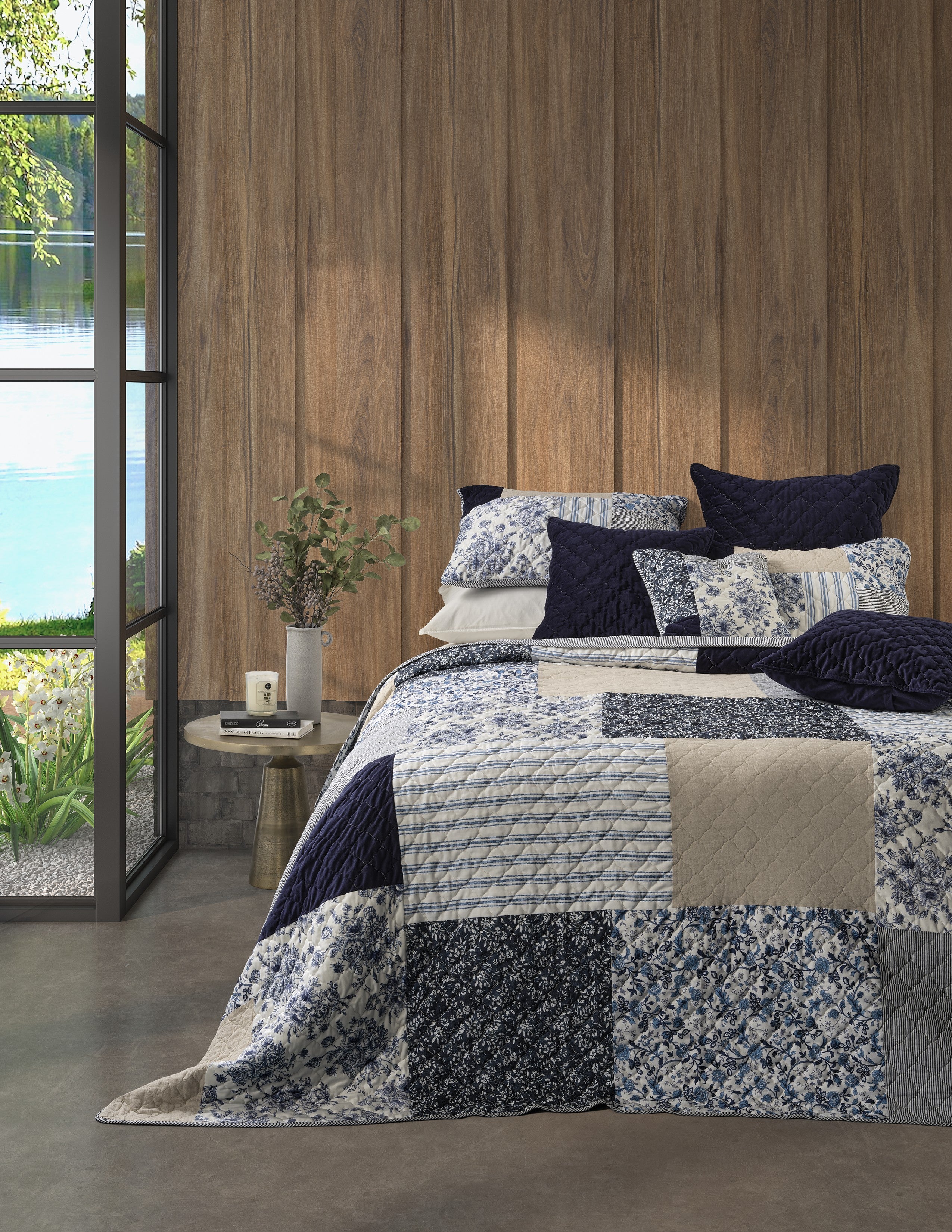Courtepointe patchwork bleue et blanche Marine