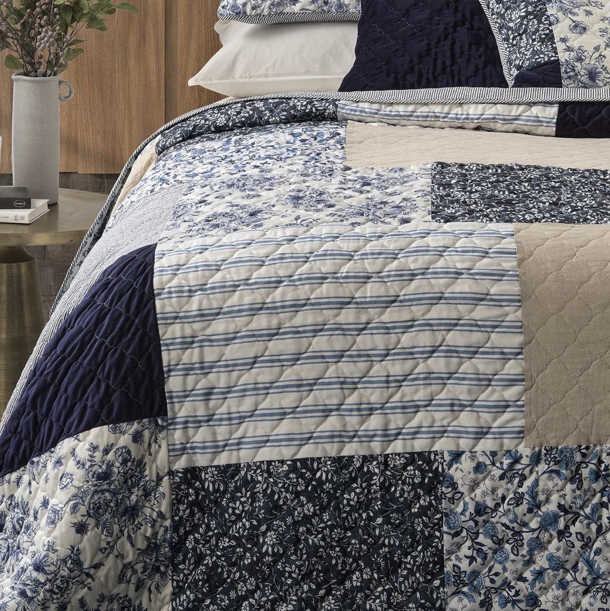 Courtepointe patchwork bleue et blanche Marine