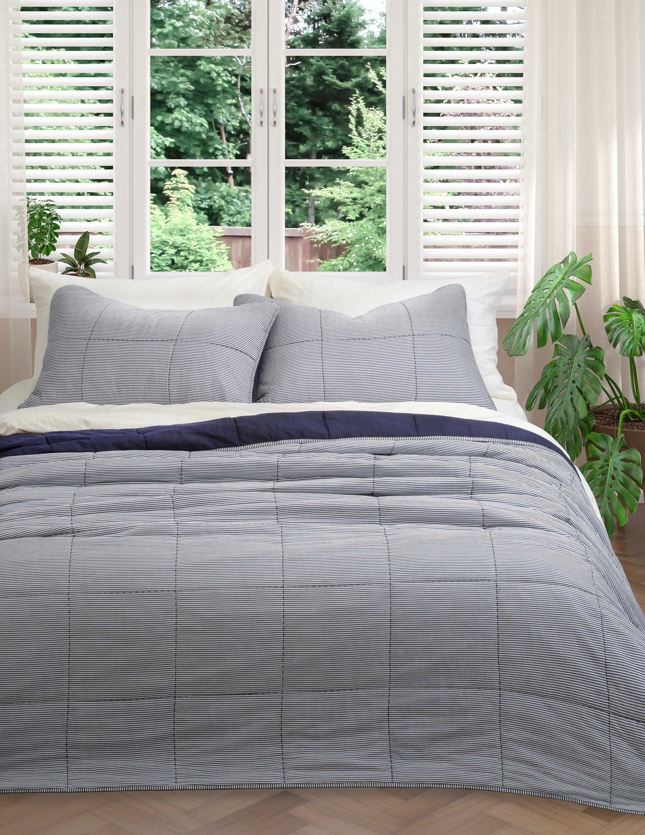 Tagliatelle blue striped reversible quilt