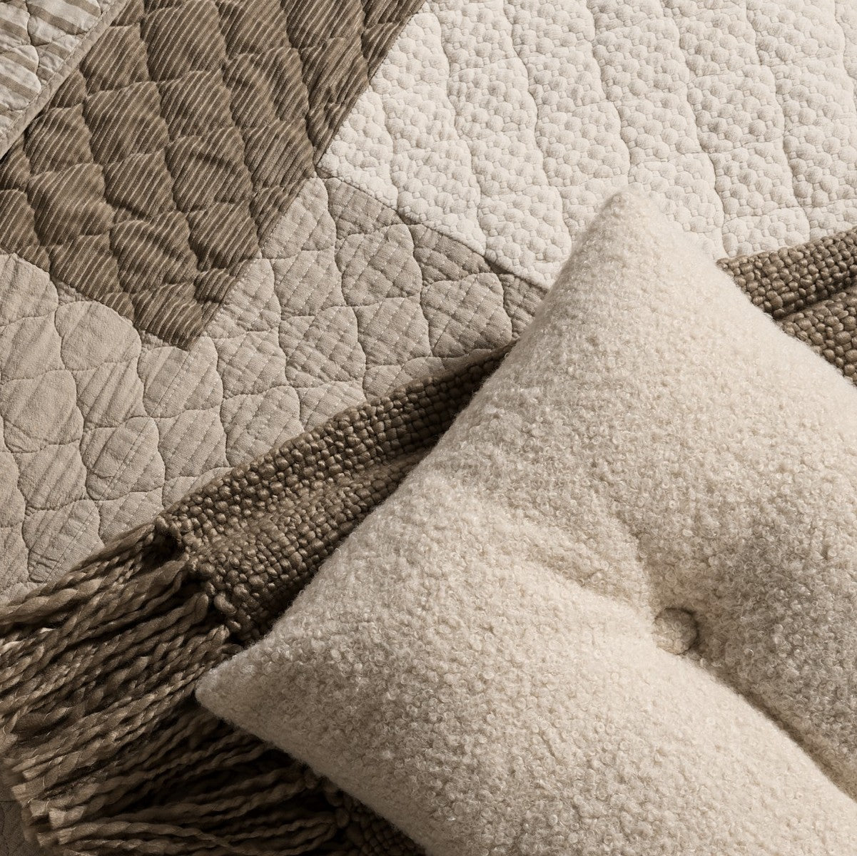 Panorama natural and ivory patchwork quilt
