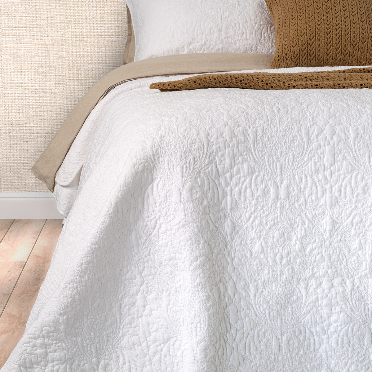Damask white stitched Quilt