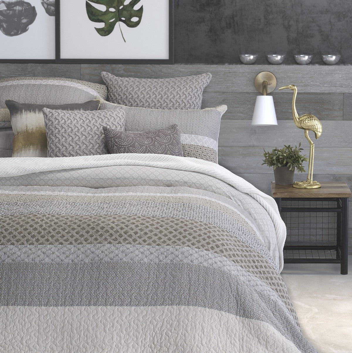 Courtepointe moderne grise et taupe Ethan