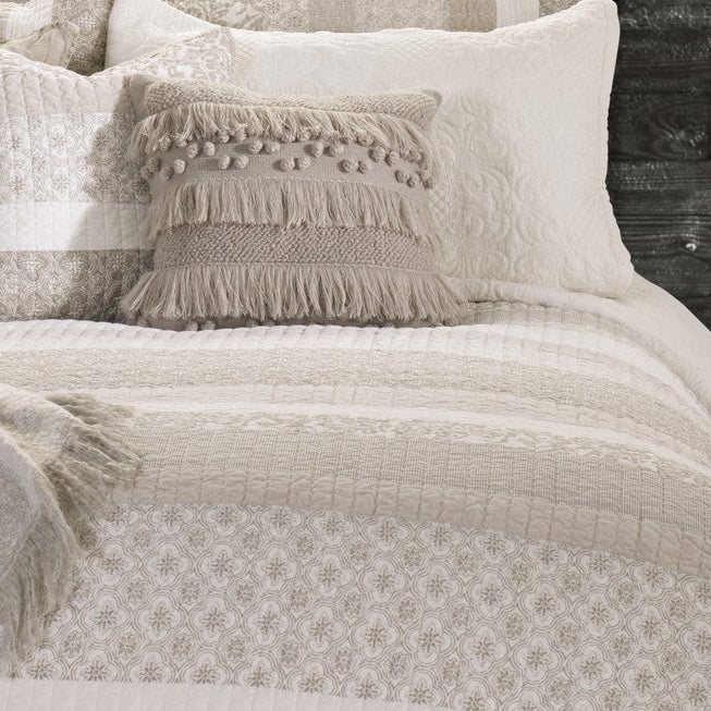 Courtepointe ivoire et taupe Lola