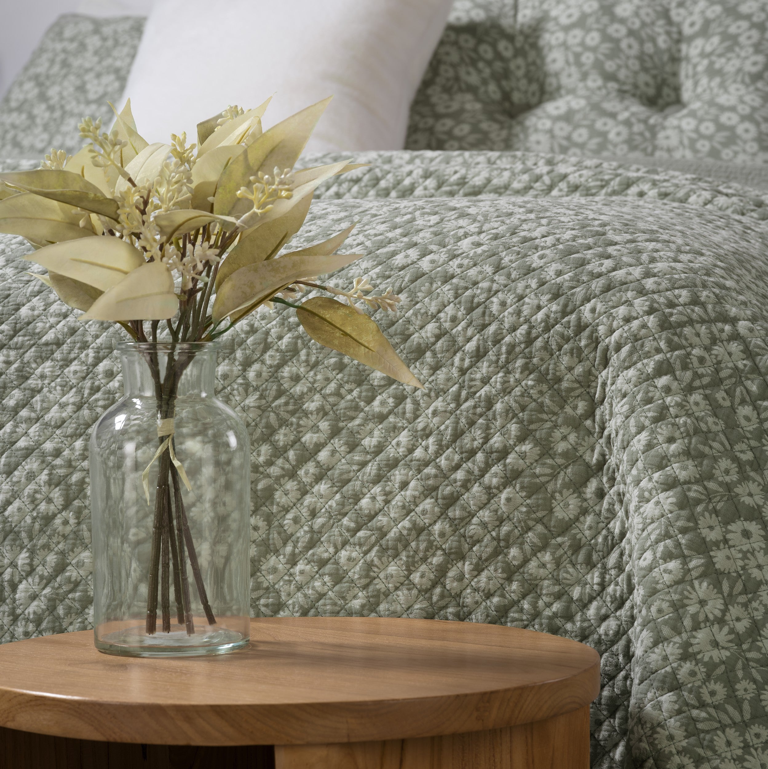 Courtepointe verte avec de petites fleurs Maggie