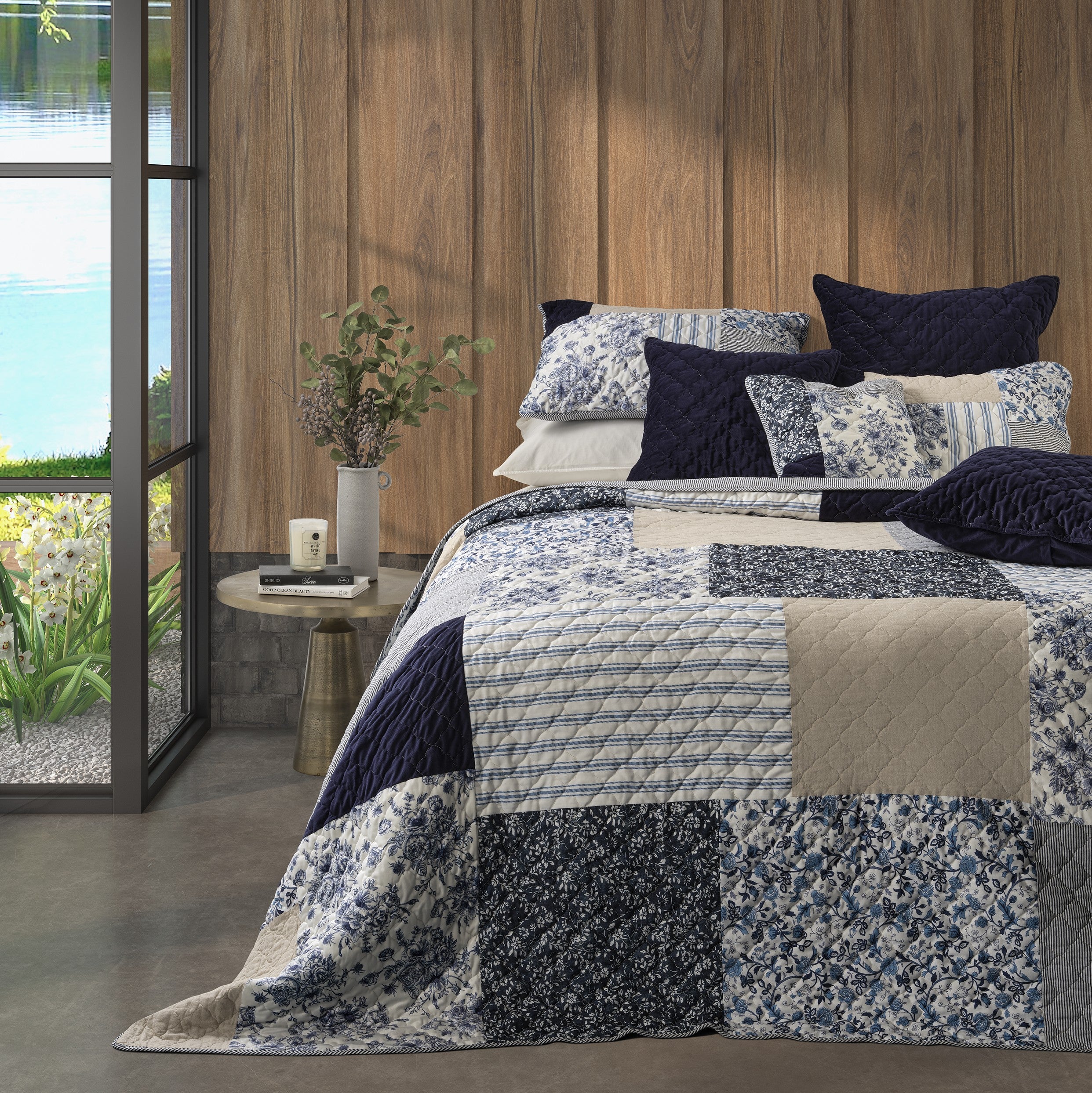 Courtepointe patchwork bleue et blanche Marine