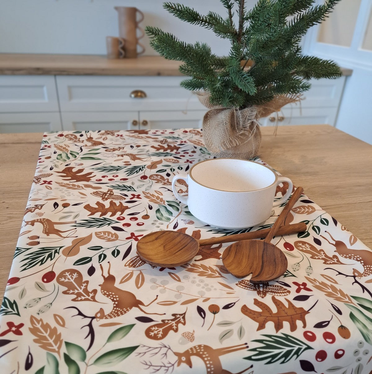 Chestnut woodland patterned tablecloth