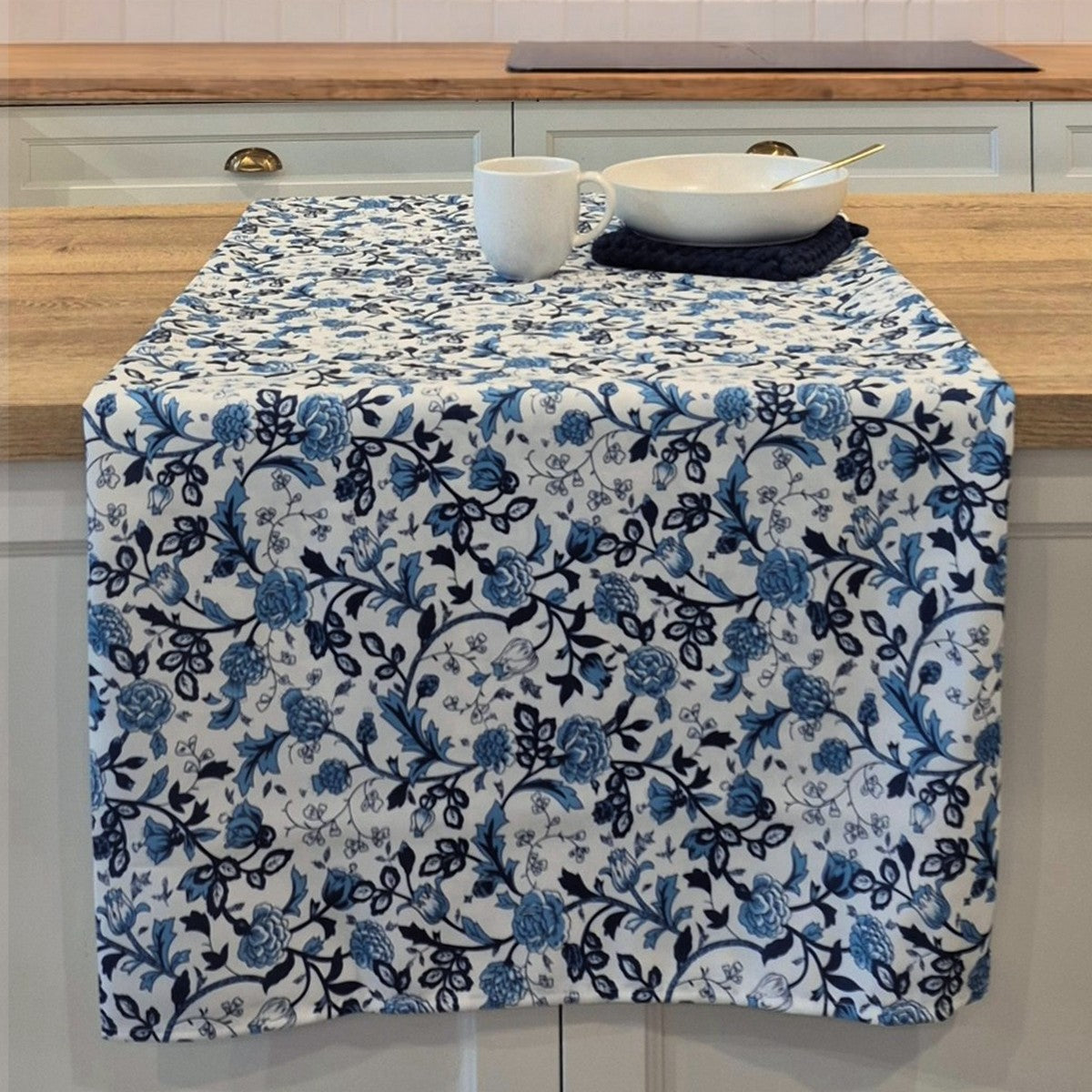 Amalfi white and blue flowered tablecloth