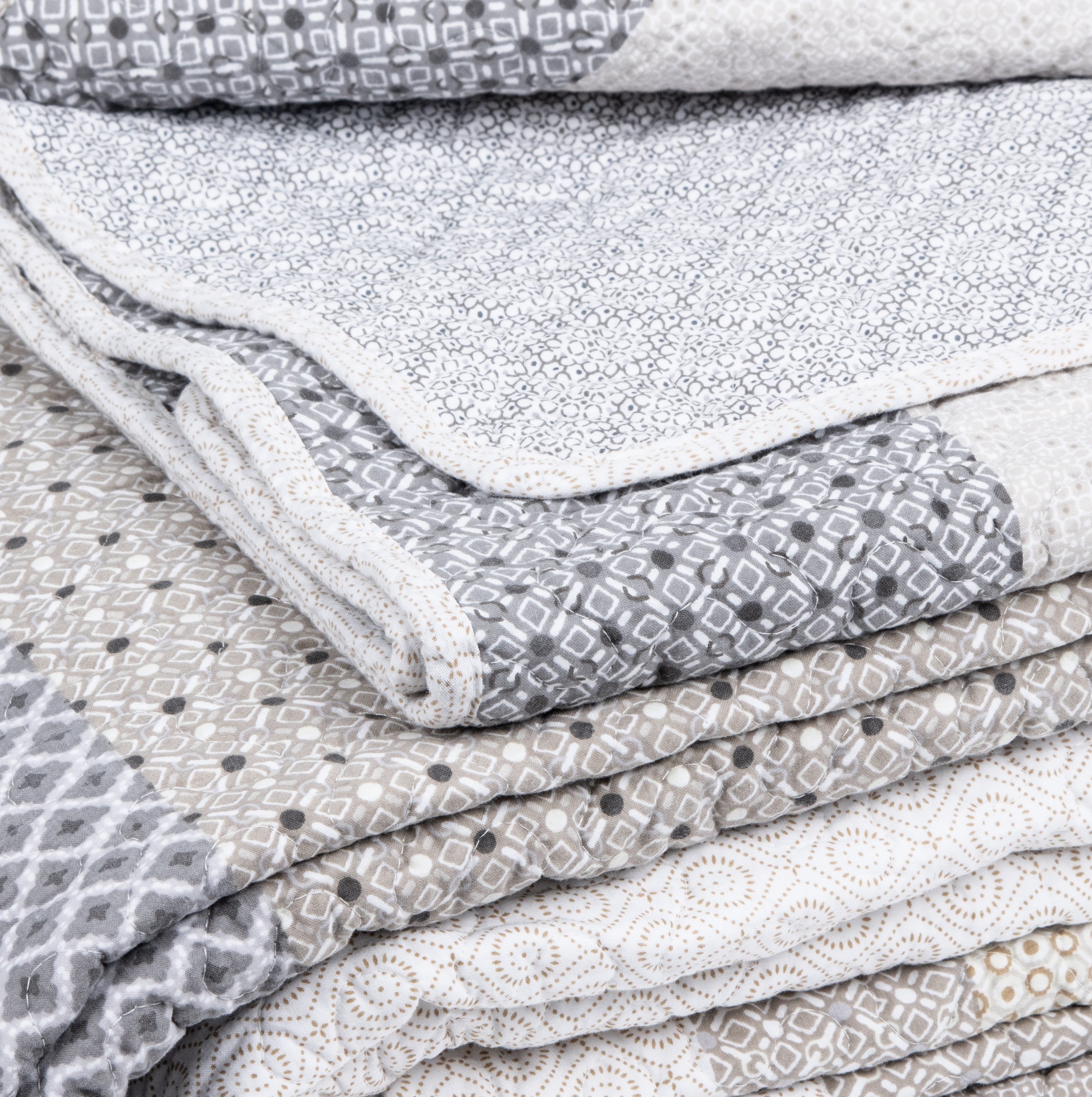 Ethan modern look grey and taupe quilt